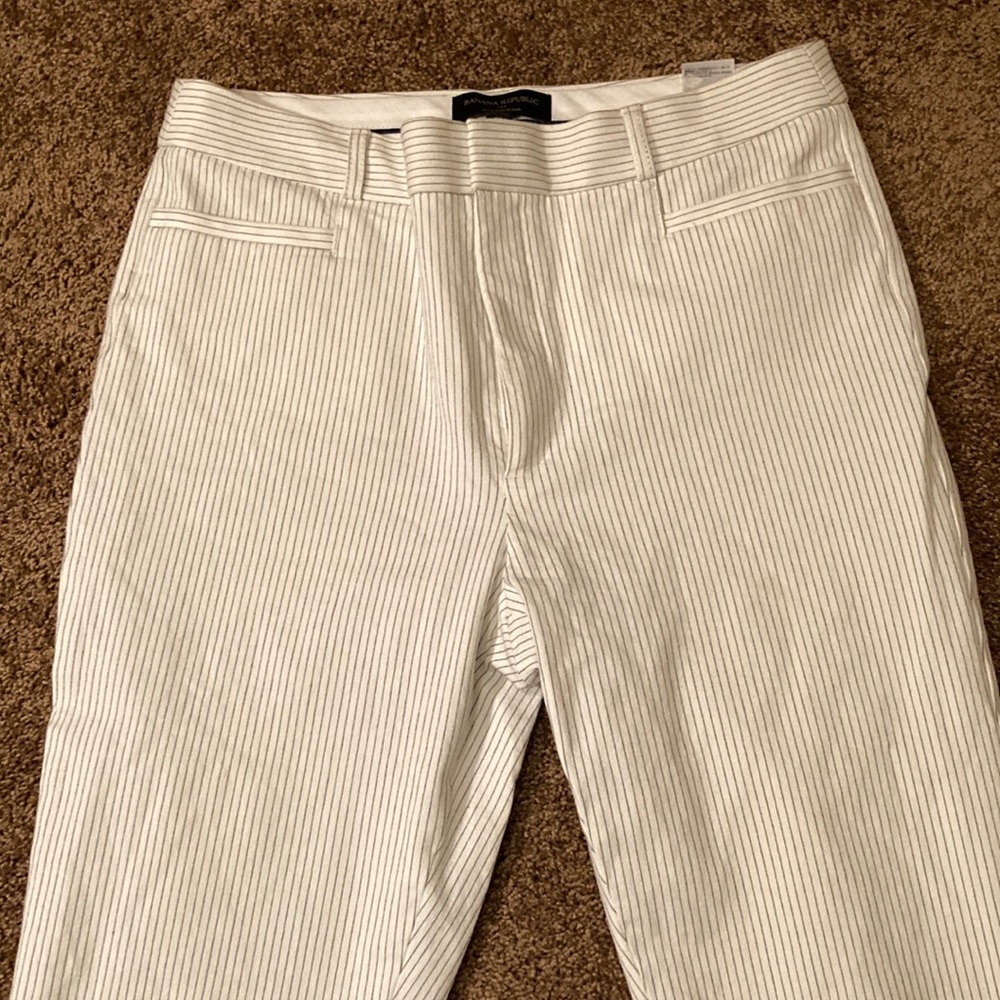 BANANA REPUBLIC MID RISE SLOAN WHITE WITH BLACK PINSTRIPE PANTS.SIZE 10TALL. EUC